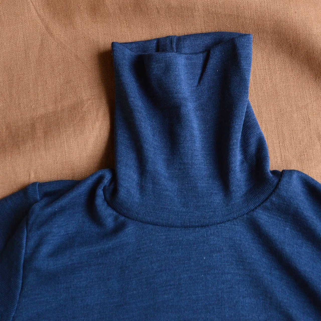 Child's Turtleneck in Organic Wool/Silk - Marine (1-12y)
