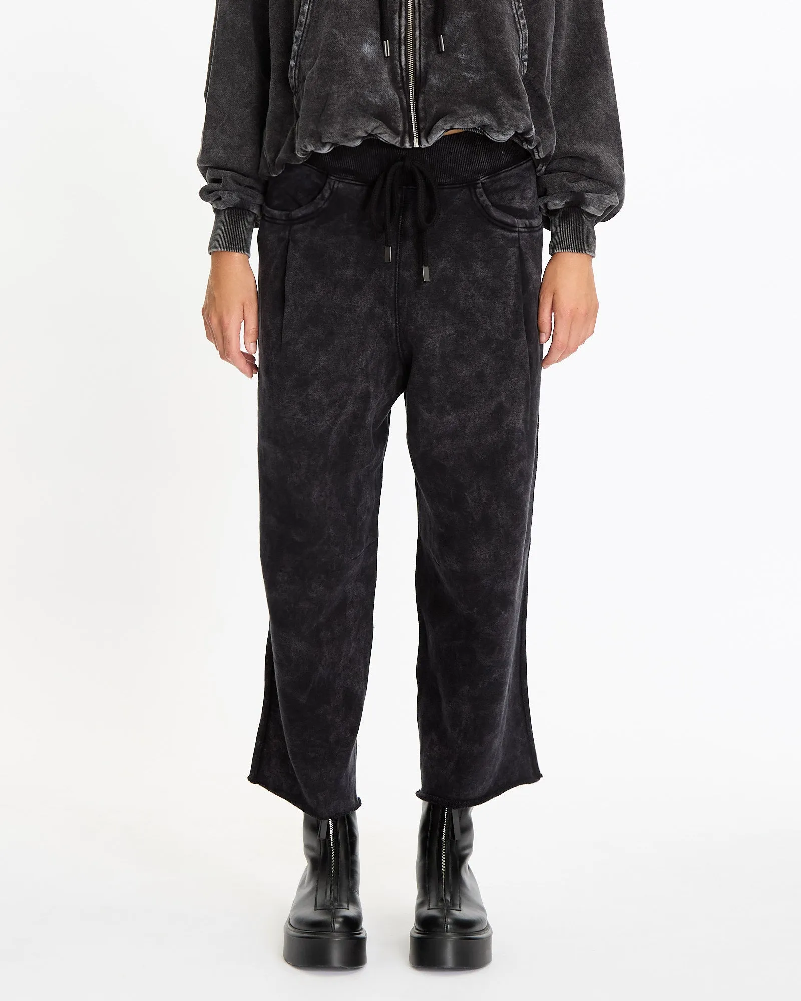 Cropped Pleated Sweatpant