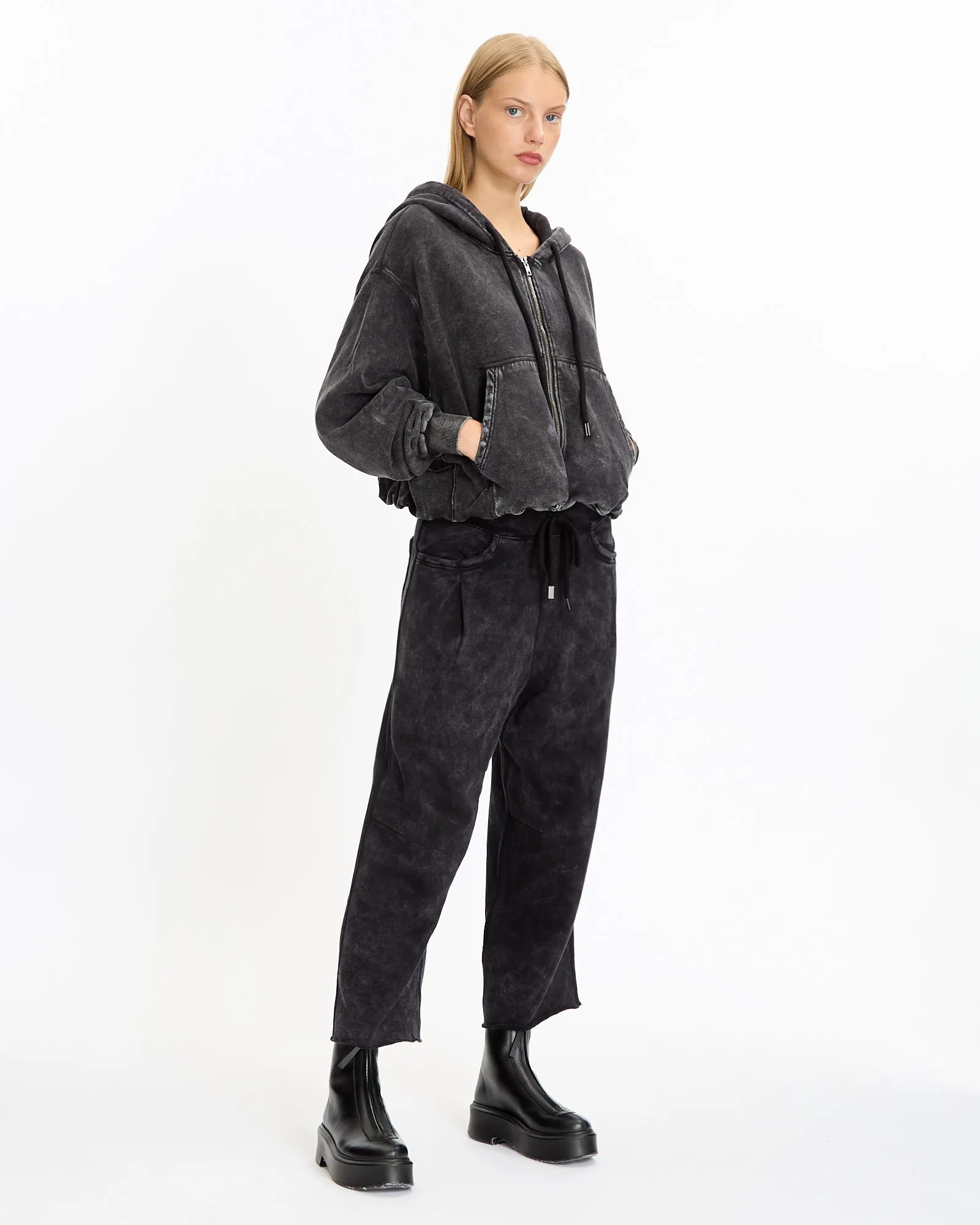 Cropped Pleated Sweatpant