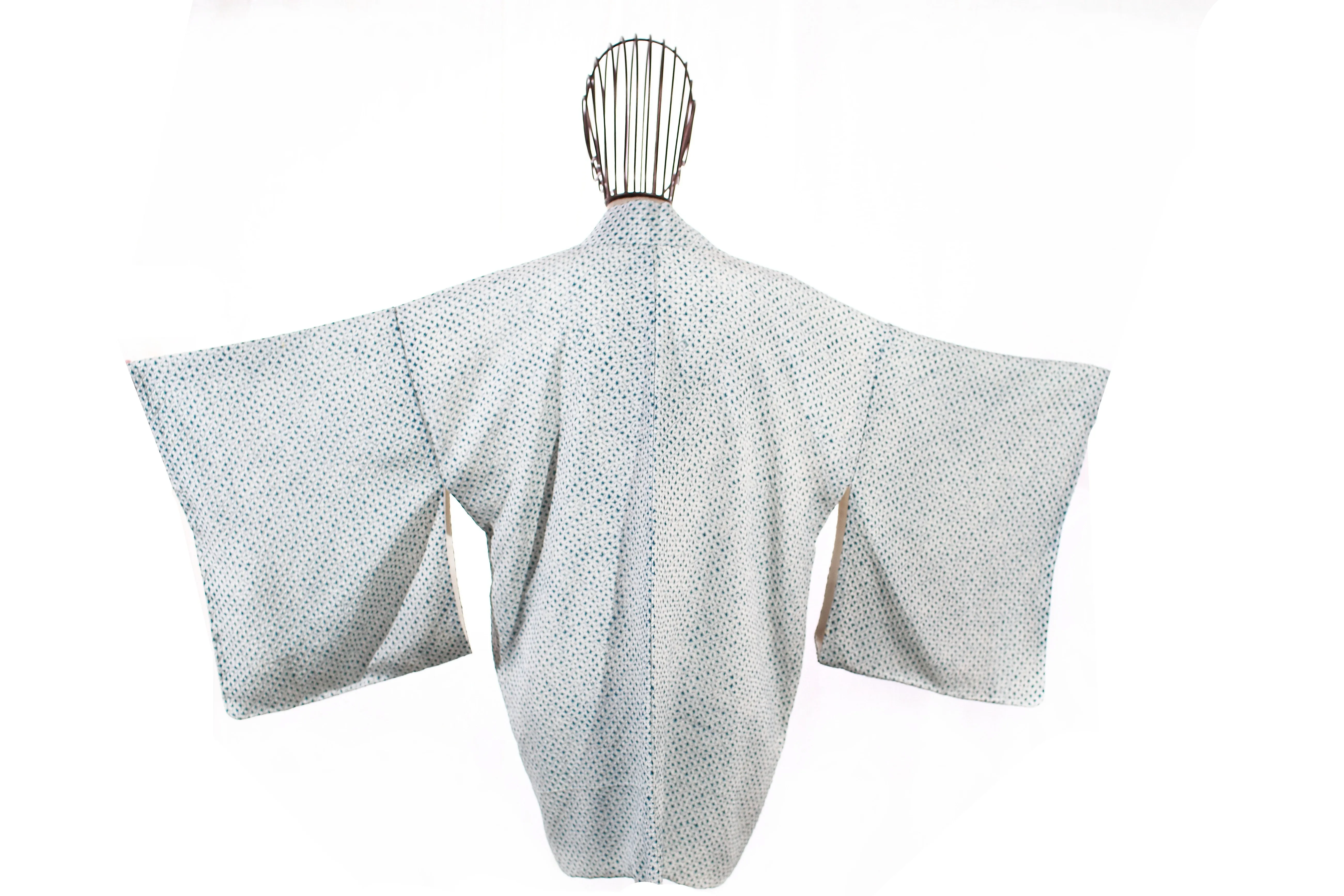 Elegant Shibori Kimono Jacket with Subtle Starburst Pattern in White and Blue