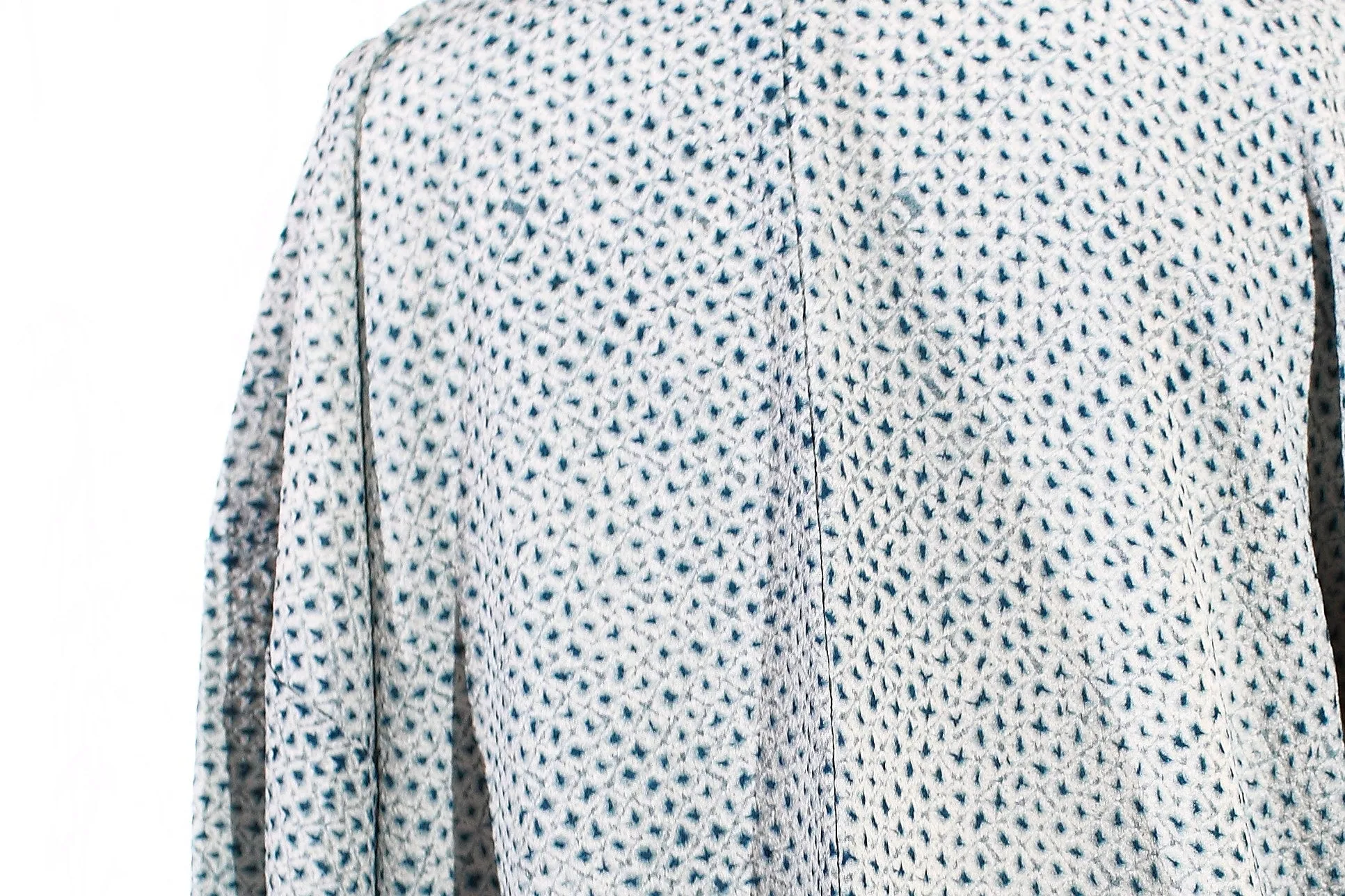 Elegant Shibori Kimono Jacket with Subtle Starburst Pattern in White and Blue