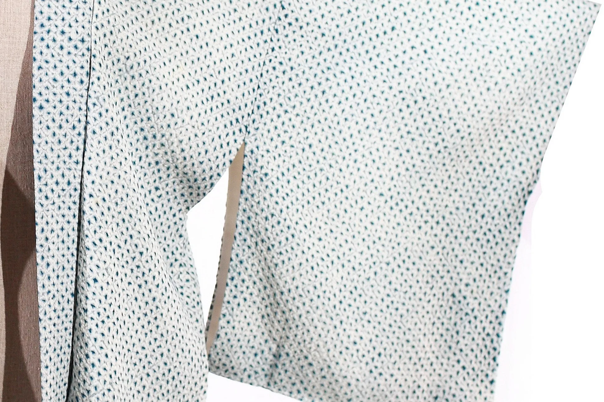 Elegant Shibori Kimono Jacket with Subtle Starburst Pattern in White and Blue