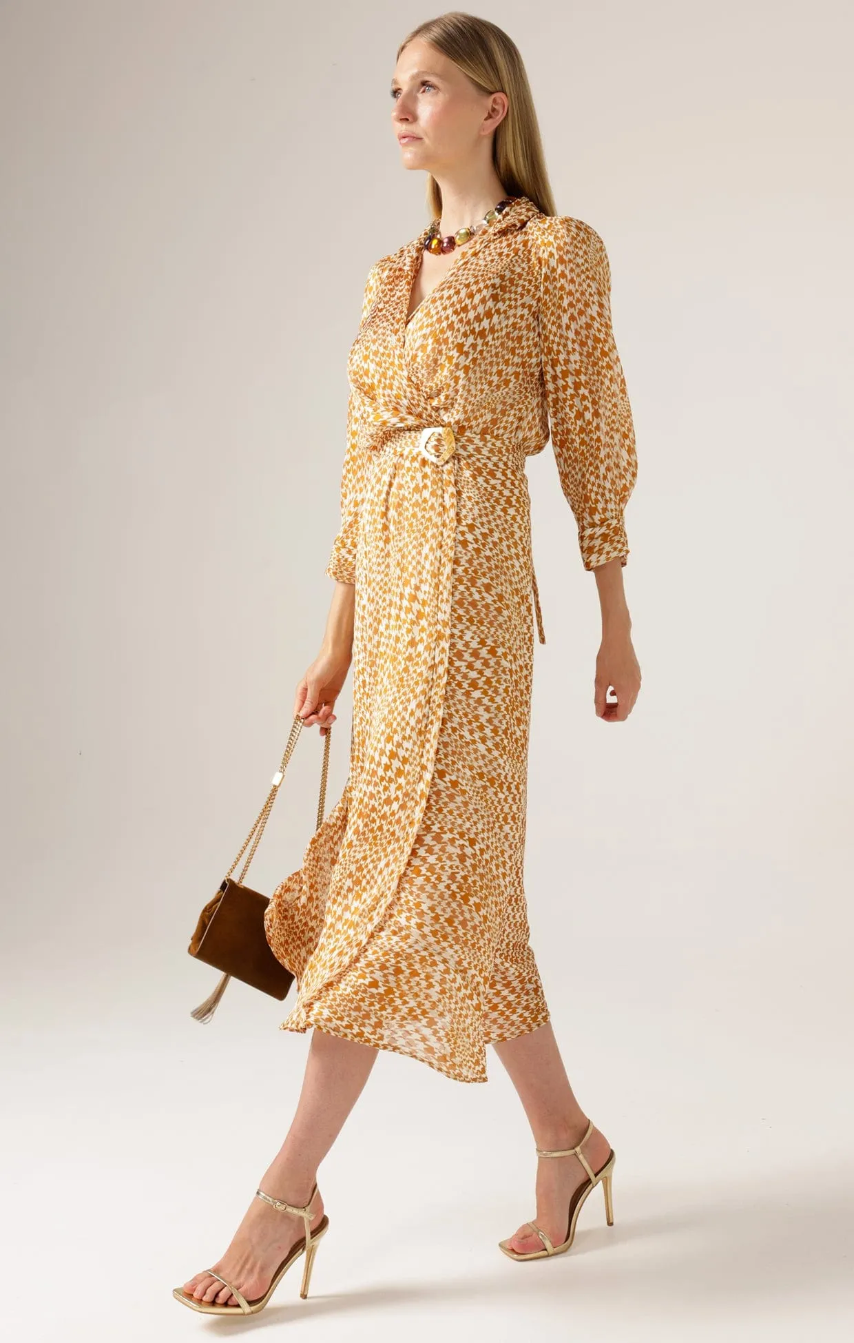 HERRINGBONE DRESS IN TOFFEE CREAM CHECK