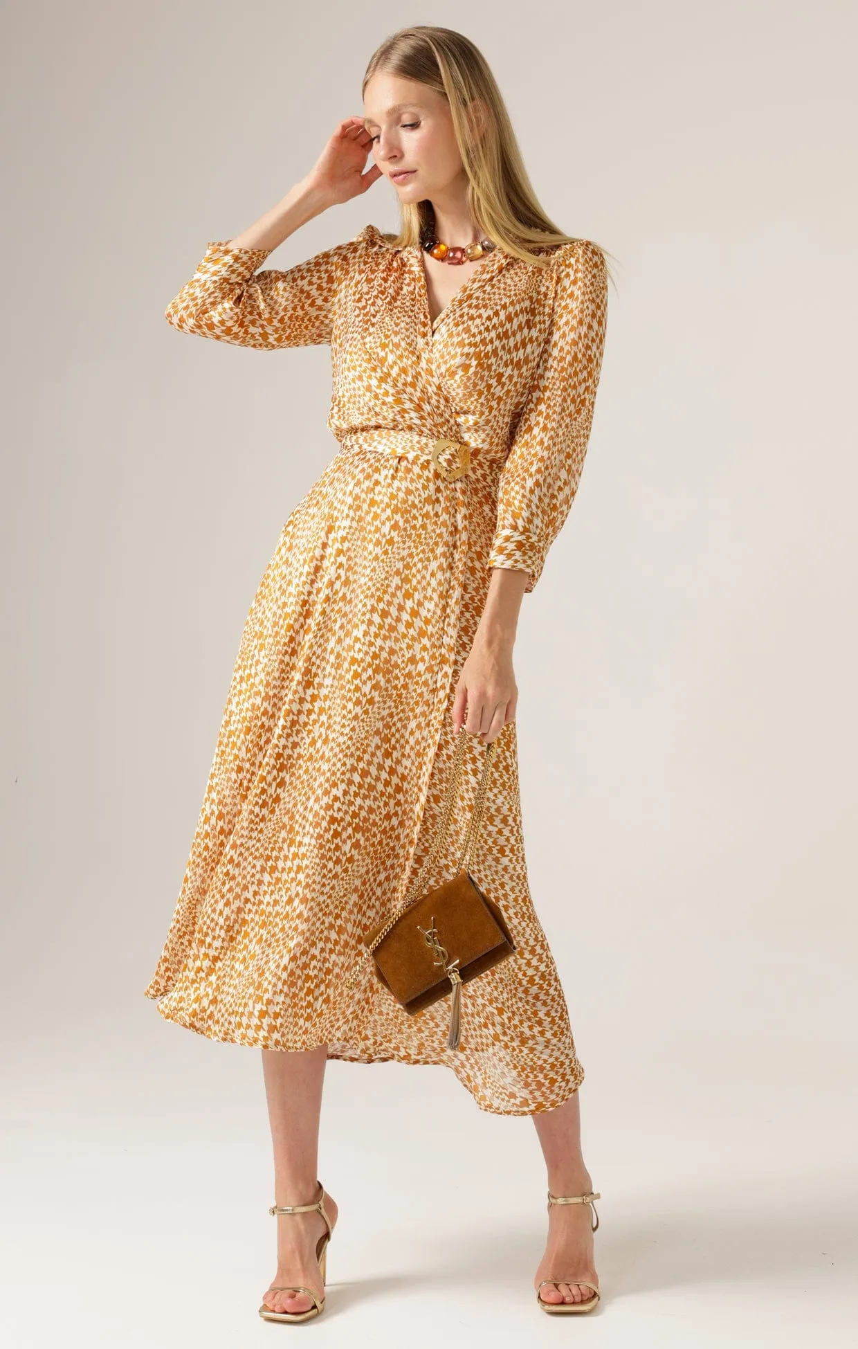 HERRINGBONE DRESS IN TOFFEE CREAM CHECK